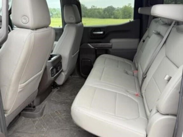 2019-chevrolet-silverado-image-11