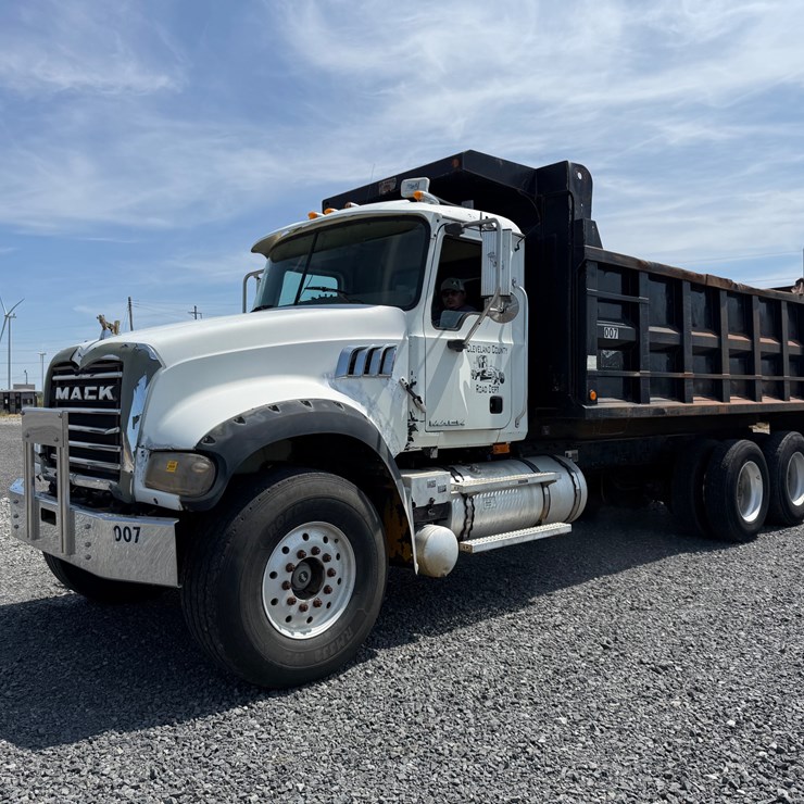 #8 • #5197 • 2008 Mack Granite T/A Daycab Dump Truck 1M2AX04C68M003392