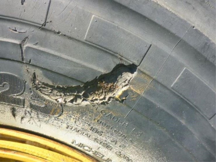 caterpillar-930k-image-62