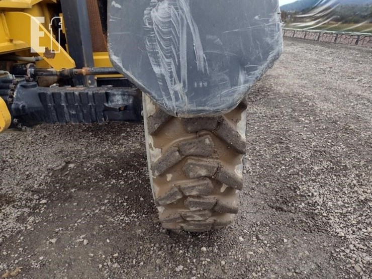 2013-caterpillar-tl642c-image-23