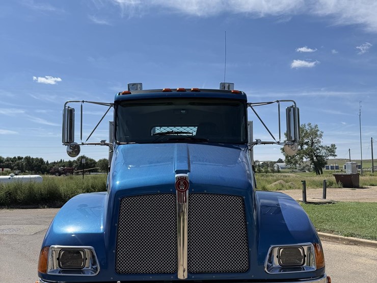2005-kenworth-t300-image-3