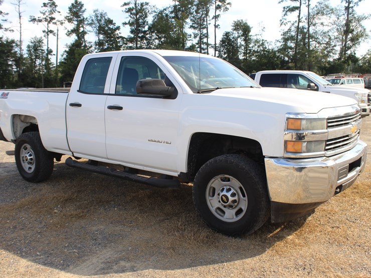 2015-chevrolet-2500-image-2