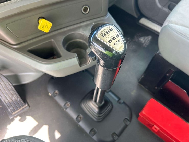 2016-kenworth-t880-image-18