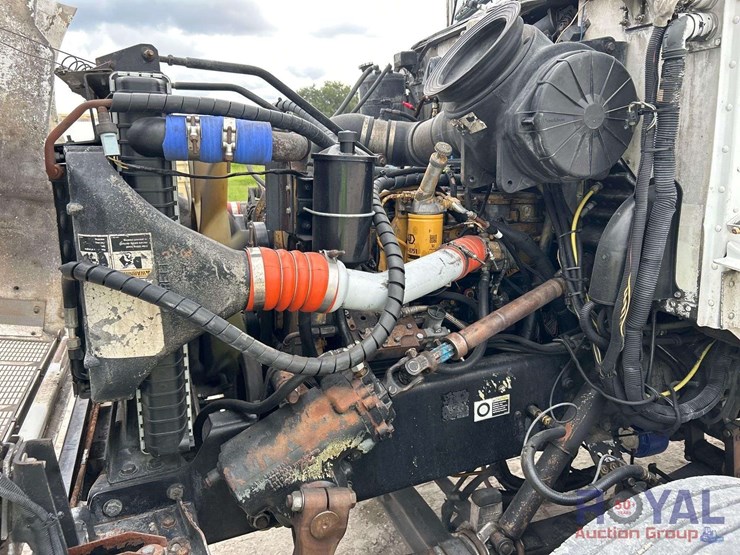 2003-peterbilt-330-image-7