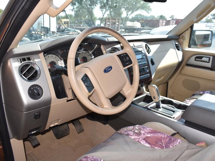 2011-ford-expedition-image-6