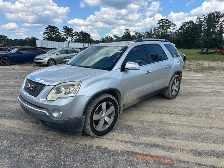 2011-gmc-acadia-image-1