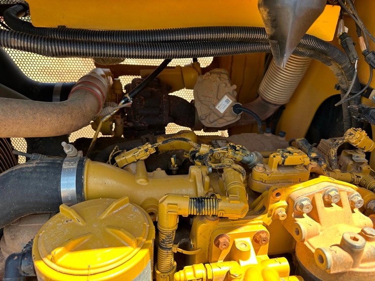 2017-caterpillar-d5-image-22