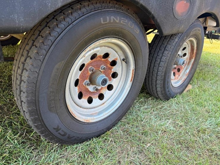2015-lynx-by-heartland-prowler-camper-(20',-model-image-8