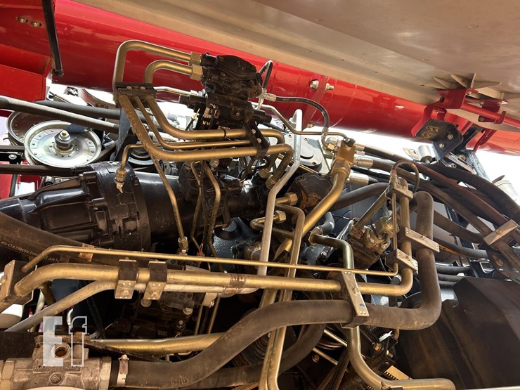 2015-case-ih-8240-image-16