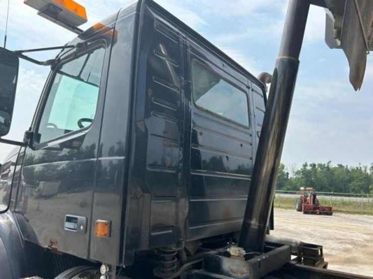 2005-volvo-tri/a-dump-truck-4v5k99gh55n391882-image-89