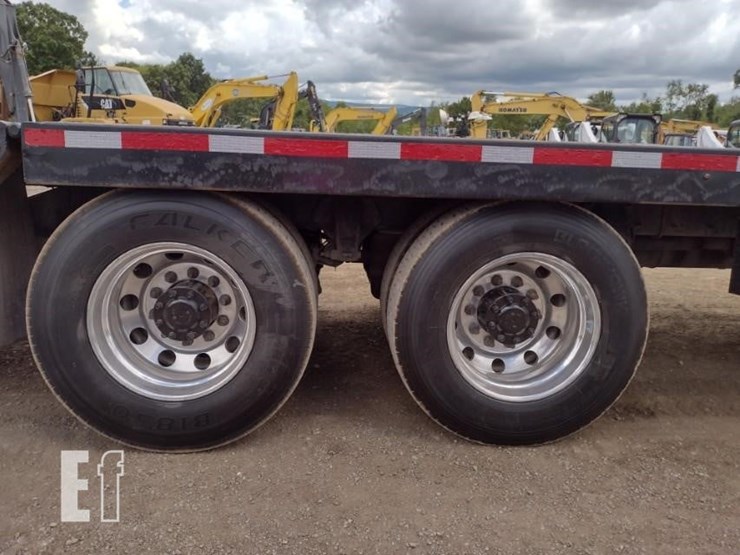2016-peterbilt-348-image-38
