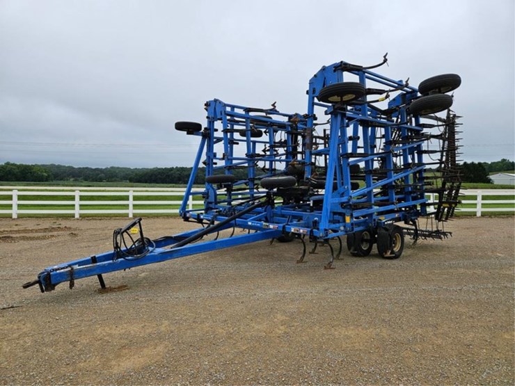 new-holland-st250-image-1