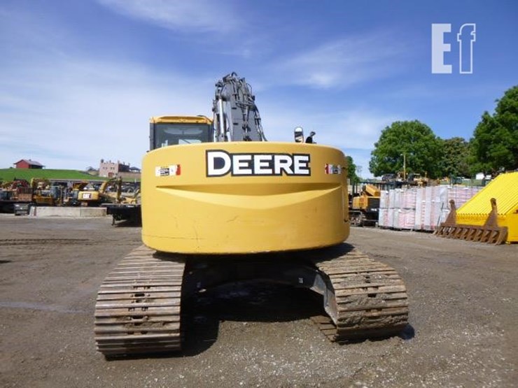 2011-deere-225d-lc-image-2