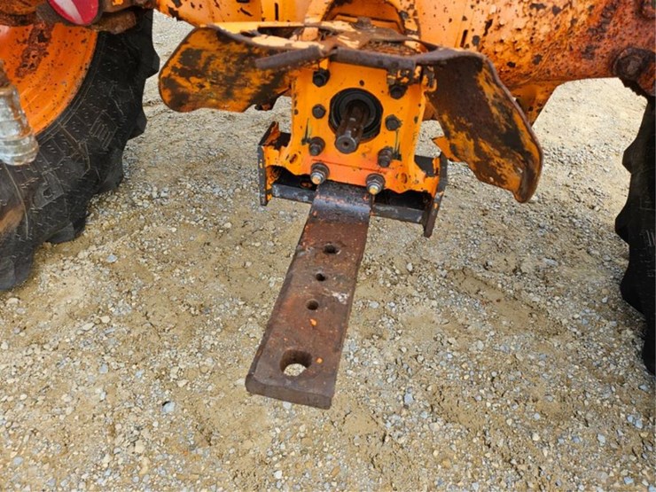 massey-ferguson-383-image-17