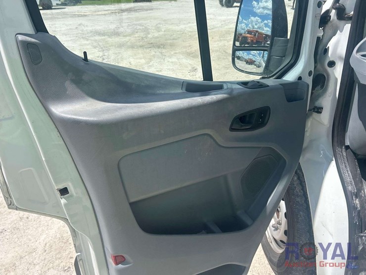 2015-ford-transit-image-13