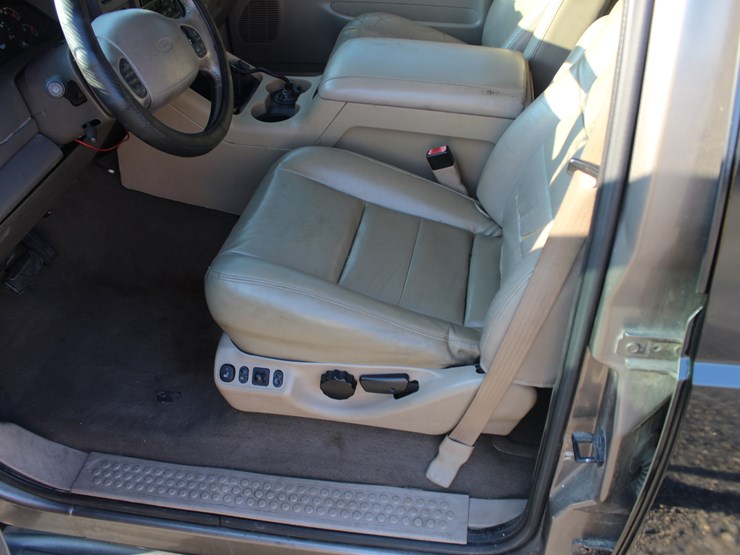 2002-ford-excursion-image-8