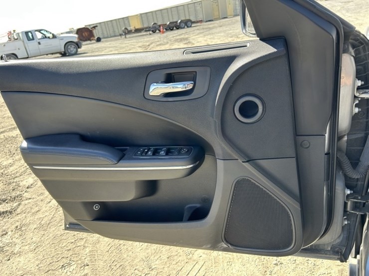2011-dodge-charger-sedan-image-18