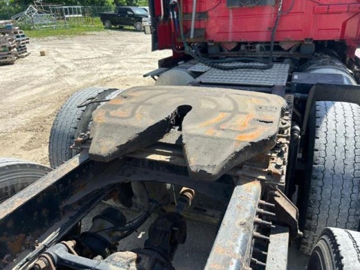 2015-volvo-t/a-hiway-tractor---sleeper-4v4nc9eh5fn-image-54