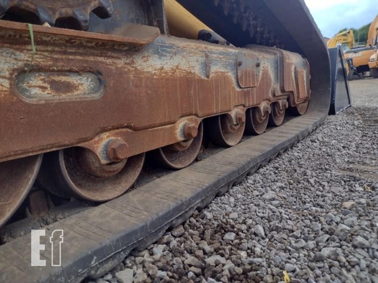 2020-deere-331g-image-31