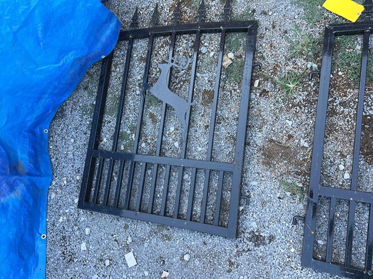 unused-bi-parting-gate-6'-wide-4'-tall-may-have-cosmetic-scratches-from-unloading-image-3