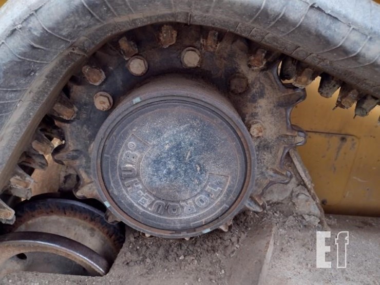 2015-deere-329e-image-28