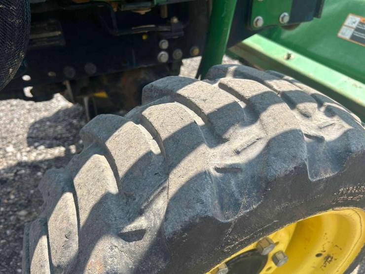 2021-john-deere-2032r-image-24