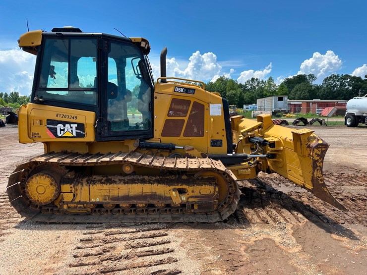 2017-caterpillar-d5-image-1