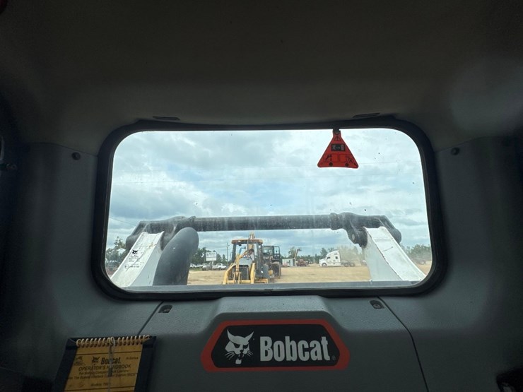 2021-bobcat-t66-image-35