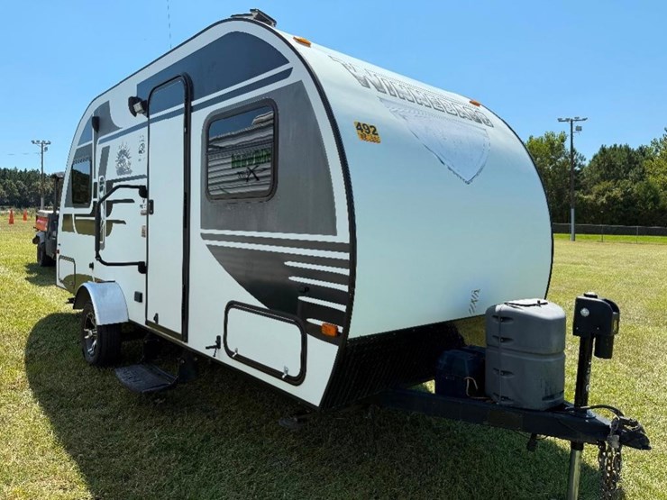 2016-winnebago-winnie-drop-wd1780-camper-image-1