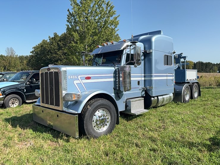 2019-peterbilt-389-image-37