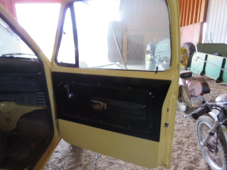 1974-dodge-w100-custom-½-ton-4x4-pickup-image-13