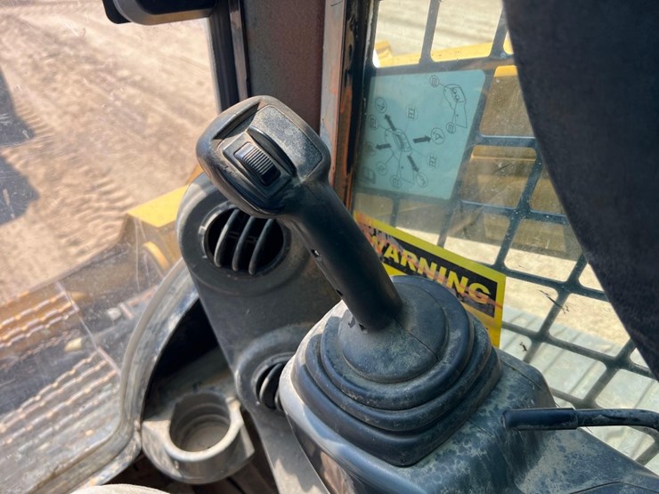 2016-caterpillar-277d-image-27