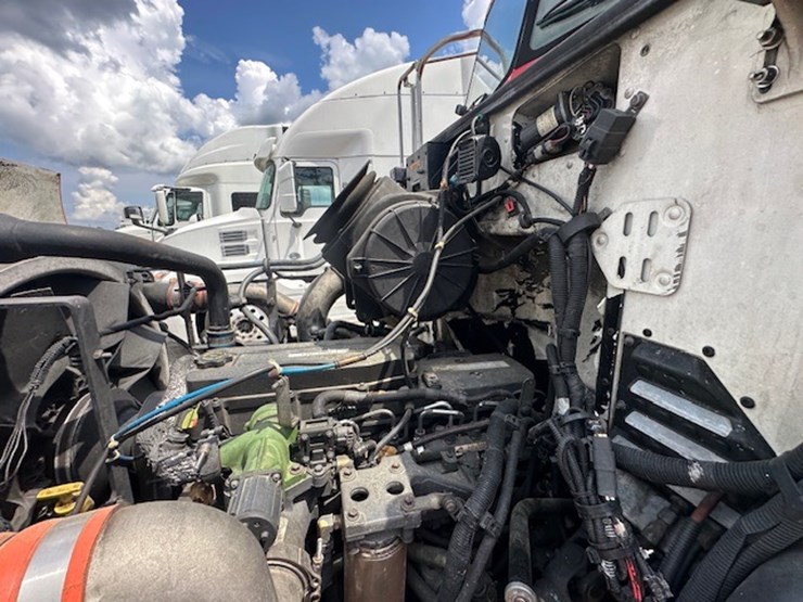 2008-peterbilt-335-image-59