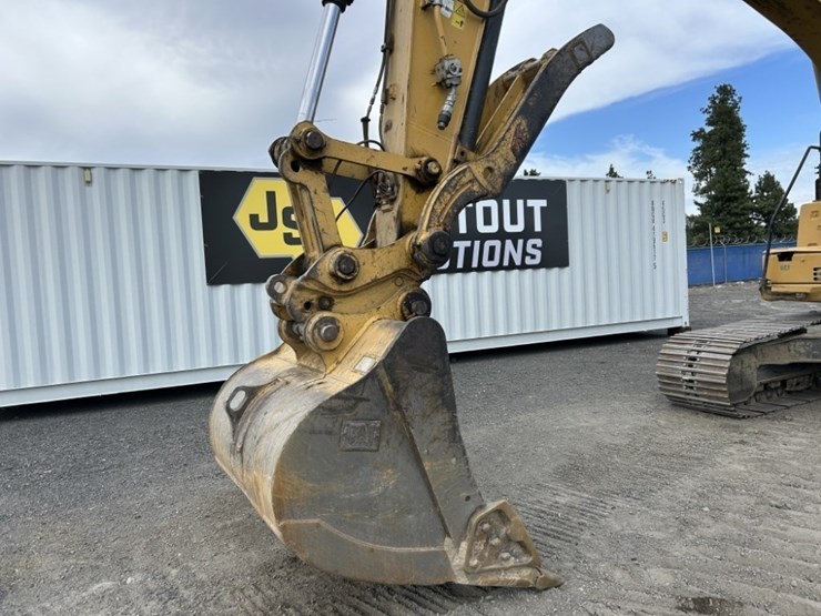 2017-caterpillar-320fl-image-9