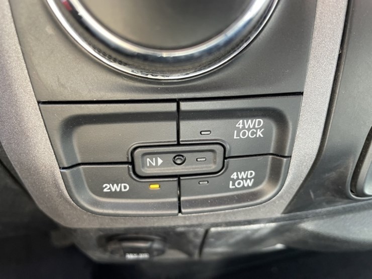 2017-dodge-ram-1500-crew-cab-4x4-pickup-image-29