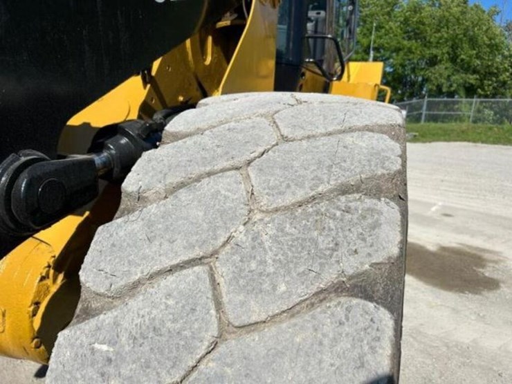2012-deere-624k-image-36