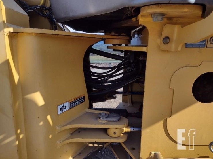 2003-deere-444h-image-23
