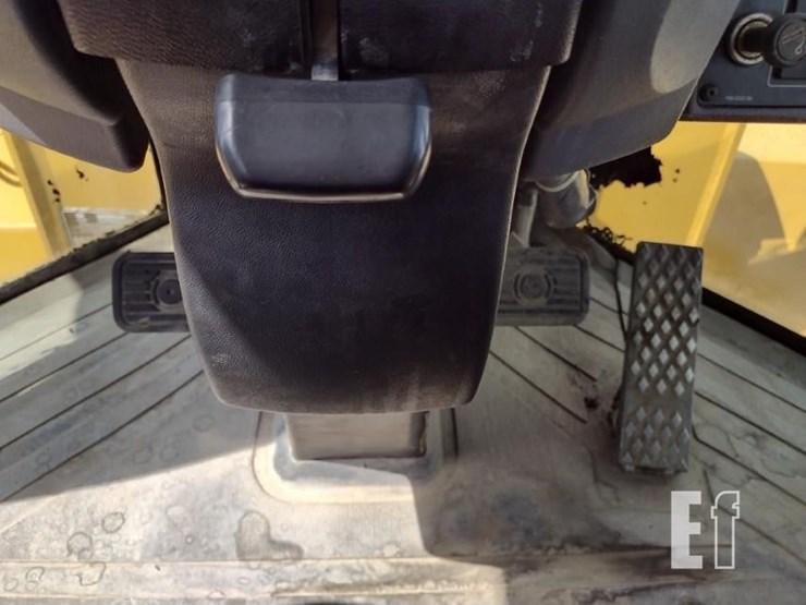 2002-caterpillar-938g-image-10