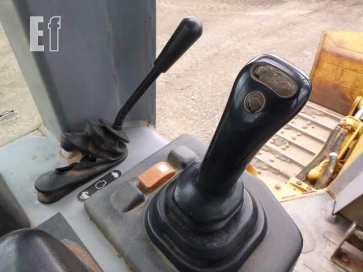 2005-caterpillar-d4g-xl-image-12