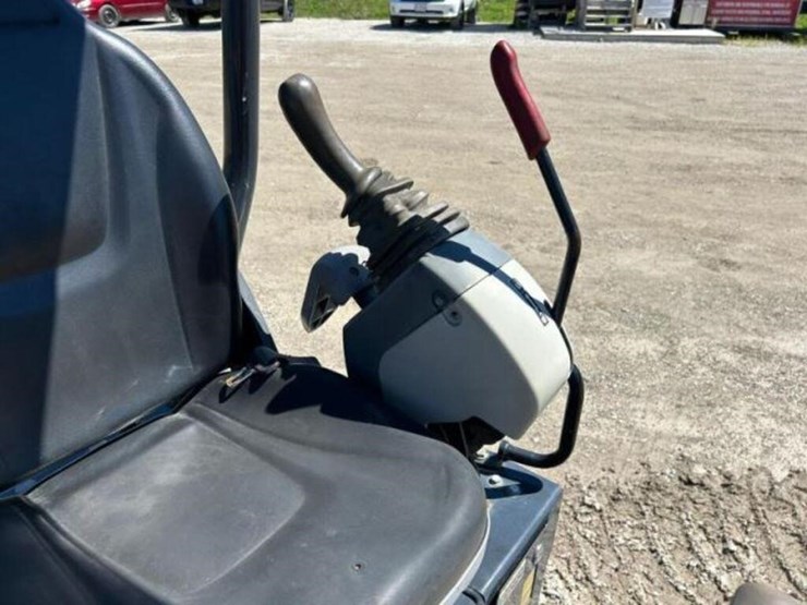 2015-deere-17g-image-14