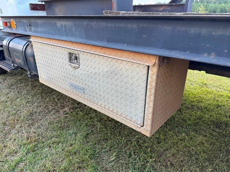 1996-international-4900-flatbed-truck-image-12