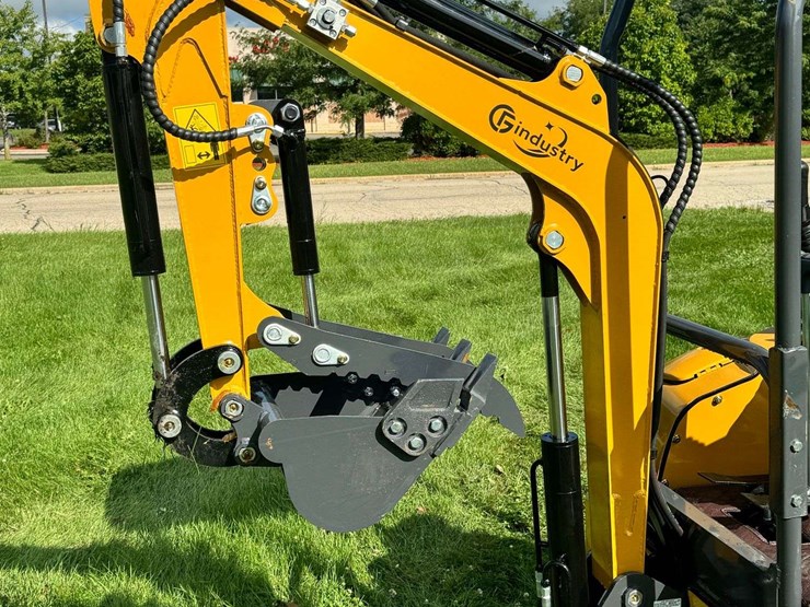 2025-cfg-industrial-qk18r-mini-excavator-...-unused-image-6
