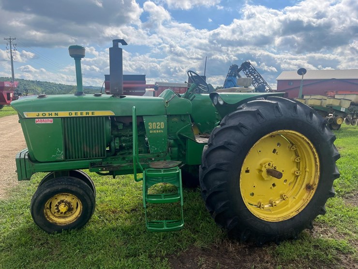john-deere-3020-image-3