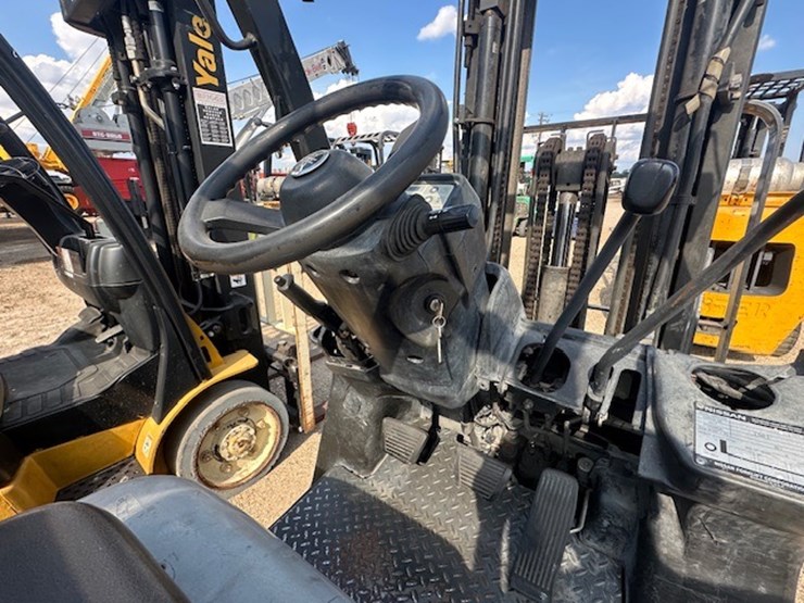 #2074-•-nissan-forklift-image-23