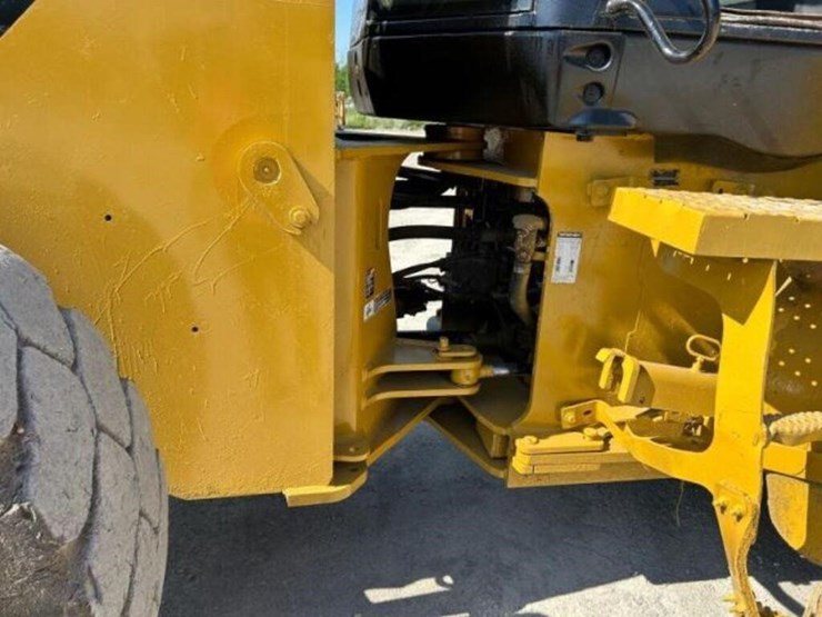 2012-deere-624k-image-34