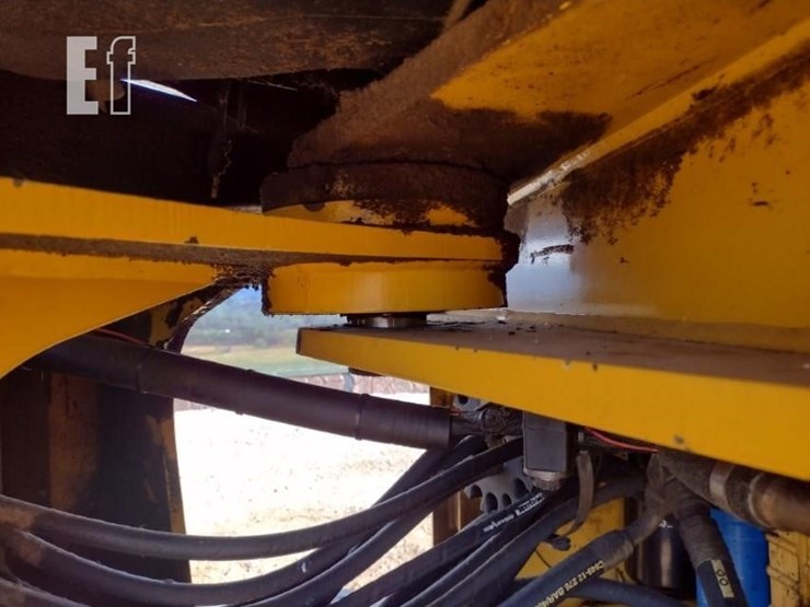 2003-deere-444h-image-24