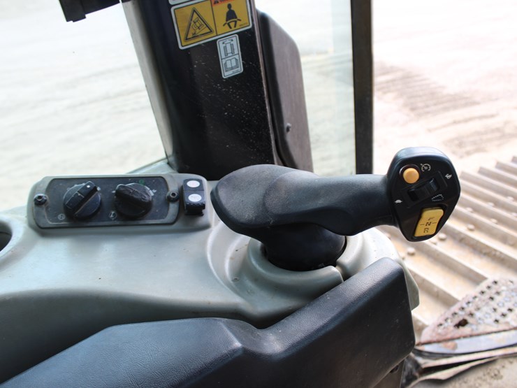 2020-caterpillar-d6n-lgp-image-15