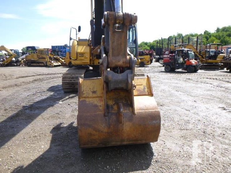 2011-deere-225d-lc-image-41