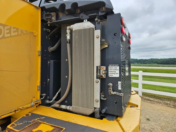 2012-deere-624k-image-31