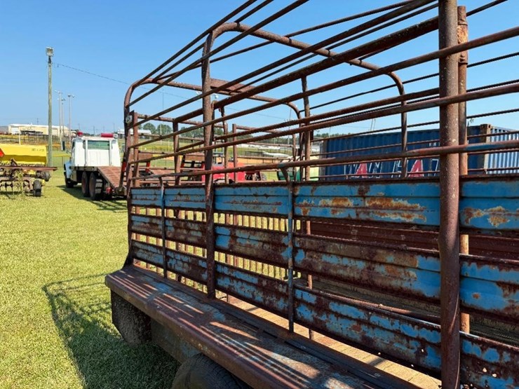 20'-neckover-gooseneck-stock-trailer-**no-title**-image-7